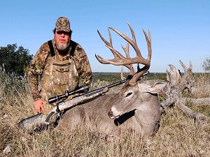 Archery whitetail deer hunts in Texas